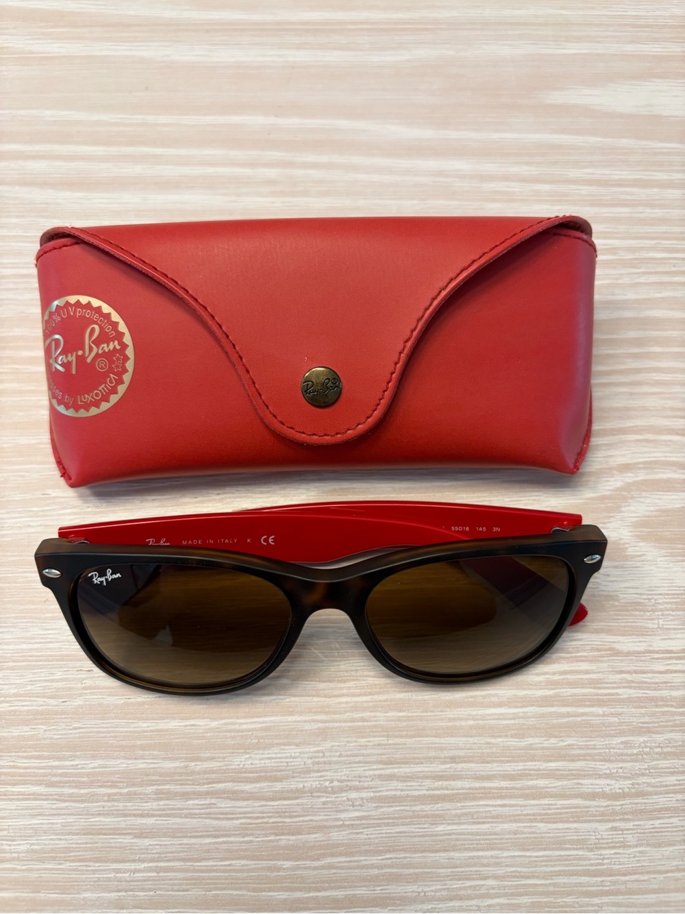 Ray-Ban 2132 Sunglasses with Case